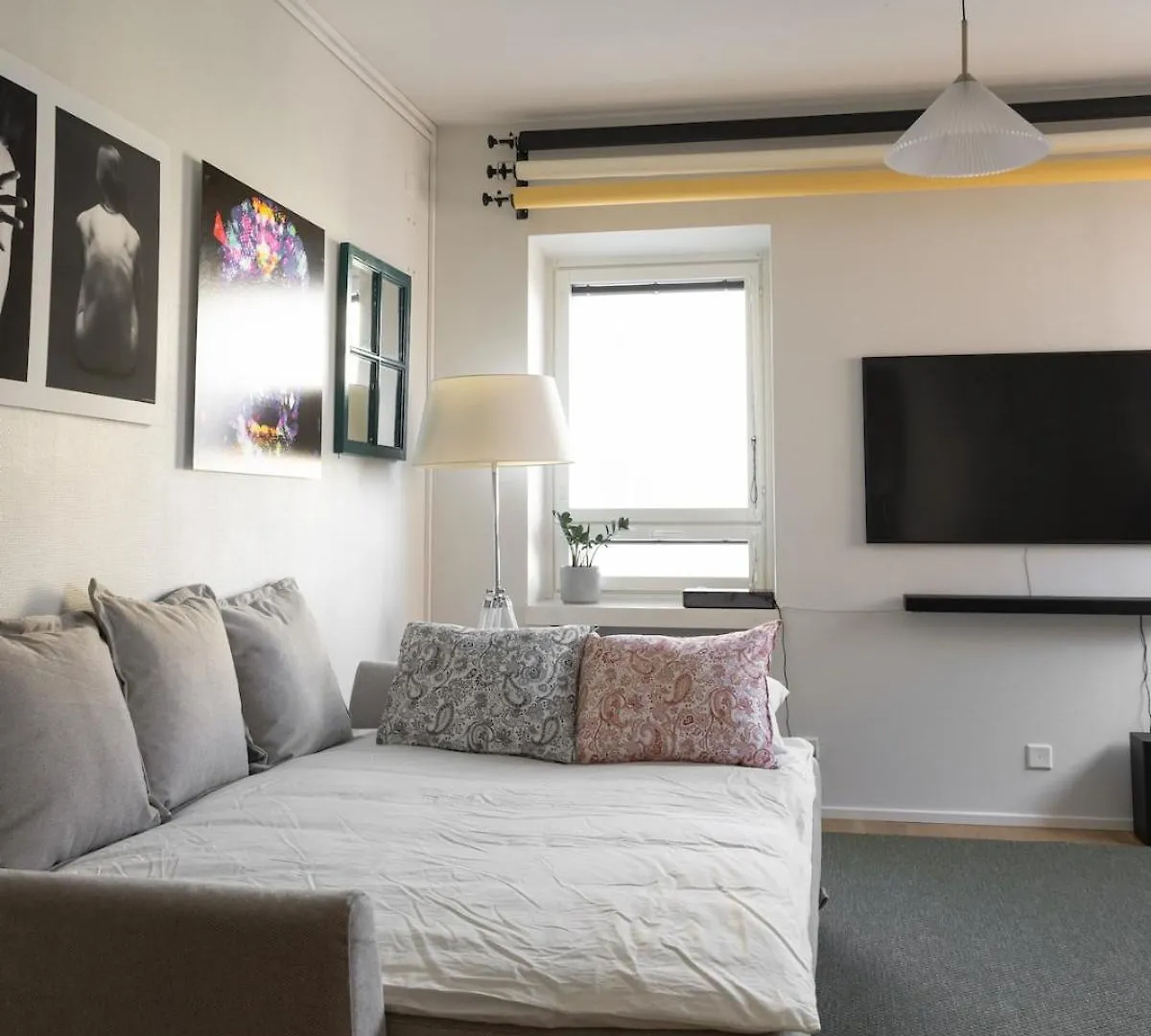 A Studio Apartment With Workspace Helsinki 0*,